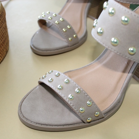 🚨LAST PAIR!//The kehlani// taupe studded Sandal - Picture 4 of 7